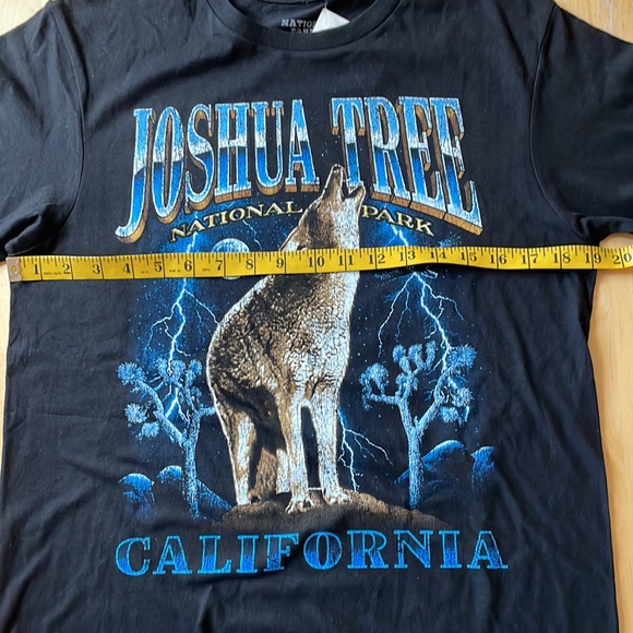 NWT 100% Cotton T-Shirt Moon and wolf design, black t-shirt - Picture 4 of 6